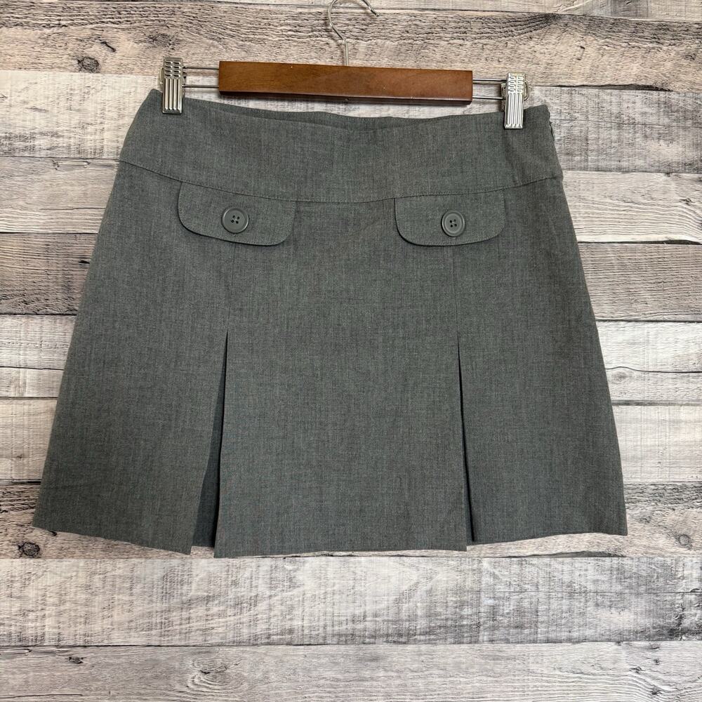 Old Navy Y2K Women's Low Waist Pleated Mini Skirt Gray Button Accent Size 4